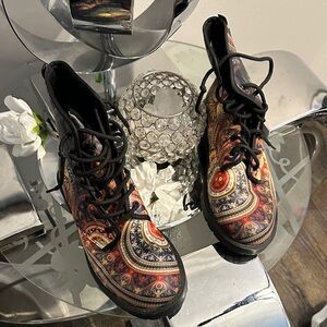 Yes,we vibe multicolor leather boots